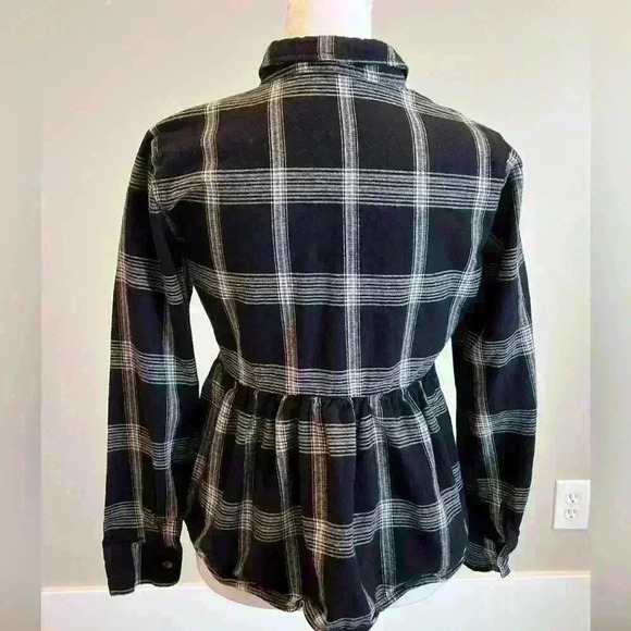 Love notes Womens Small Black Plaid Long Sleeve Top with Peplum ruffle Bottom - Picture 4 of 10